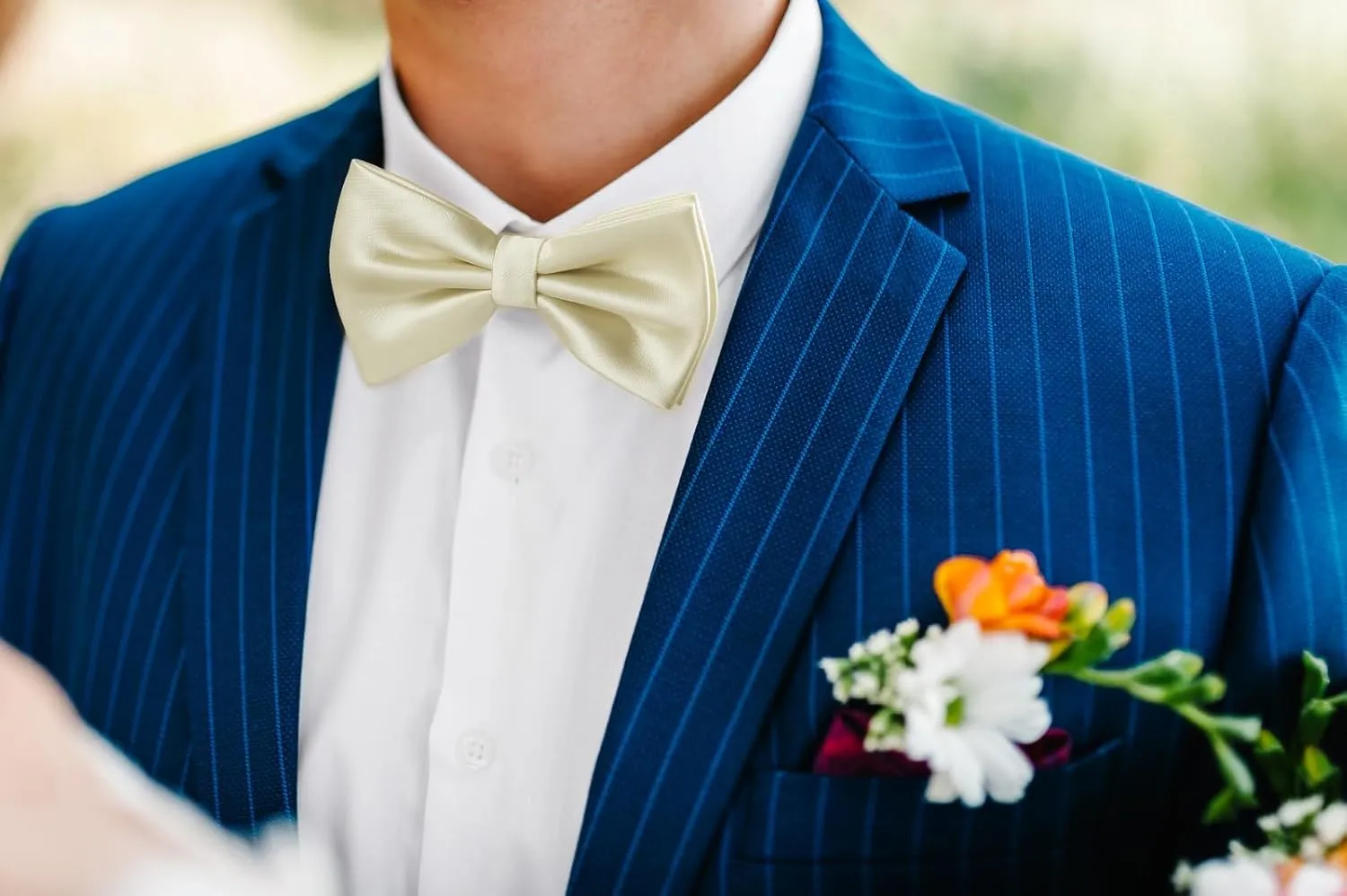 HISDERN Bow Ties for Men Solid Color Pre-Tie Bow Tie and Pocket Square Set Classic Formal Tuxedo Bowties for Wedding Party