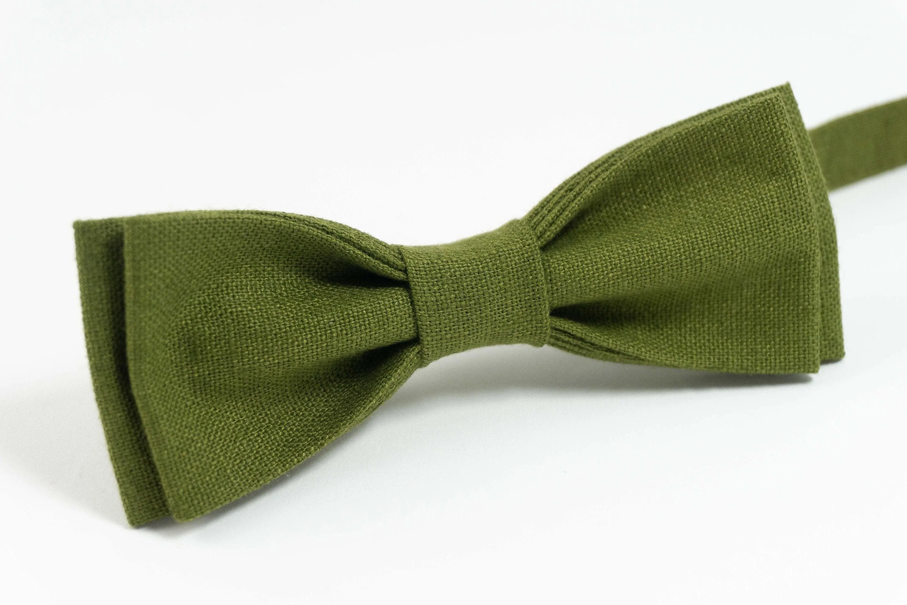 Moss green linen bow tie for boys | Linen wedding bow tie for groomsmen