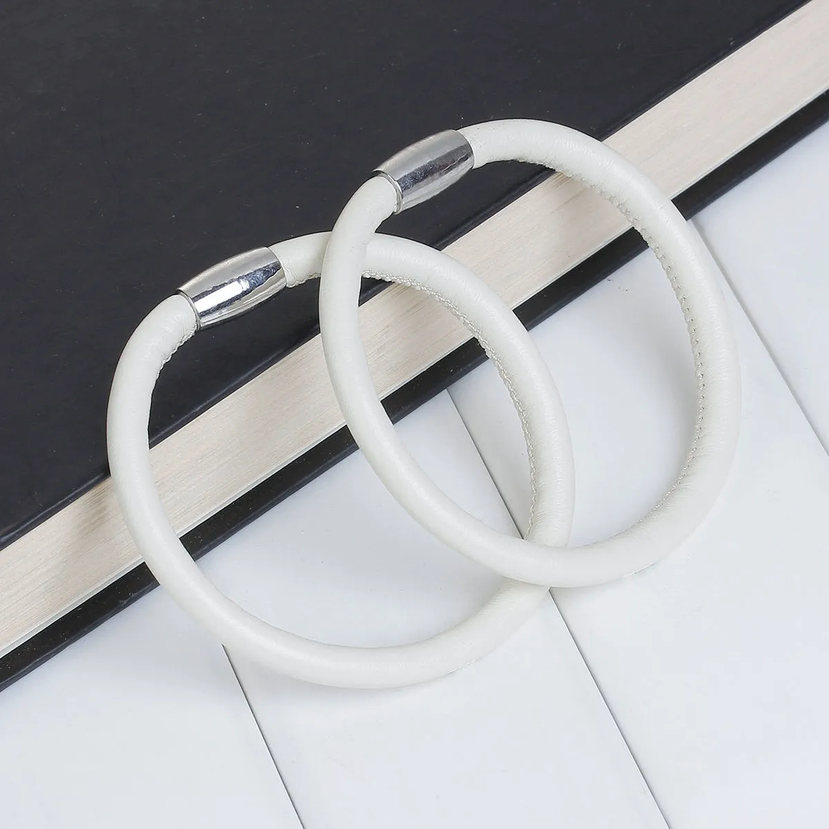 OFF WHITE CREAM Round Leather Single Wrap Bracelet Blanks, Magnet Clasp, 5mm Polyurethane Licorice Leather, 9" long cor0136
