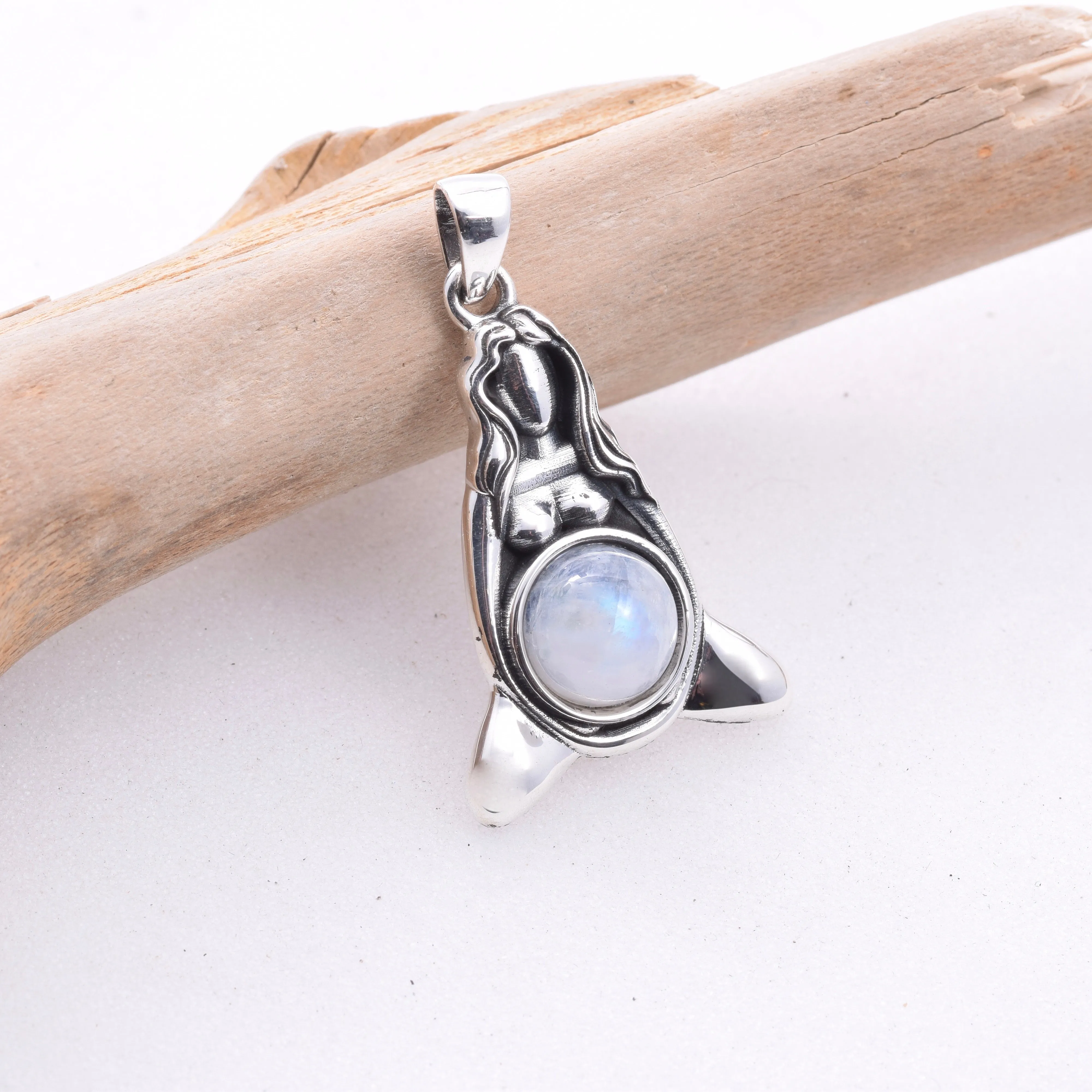 P526 - 925 Silver Mother Earth moonstone pendant